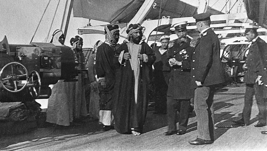 Приезд сына кувейтского шейха Мубарака на русский крейсер «Варяг». 1901 год. 