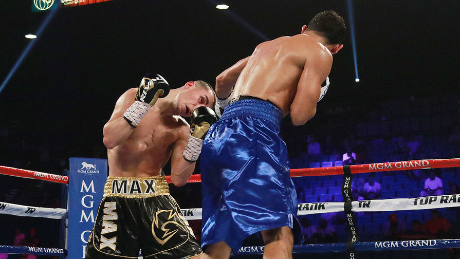 Боксер Максим Дадашев во время боя с Дарлейсом Пересом в Лас-Вегасе, июль 2018 года