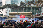 Военная техника азербайджанской армии во время военного парада в Баку, 10 декабря 2020 года