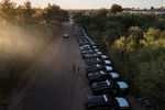 Военнослужащие штата и автомобили департамента безопасности Техаса на посту у лагеря мигрантов, 23 сентября 2021 года
