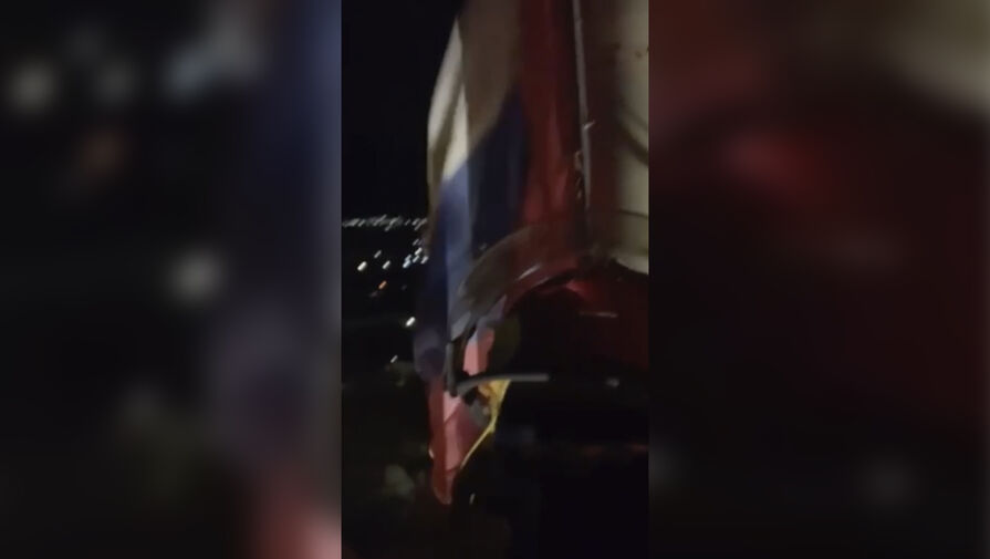 Российский флаг вернули на самый большой флагшток Запорожской области в центре Мелитополя