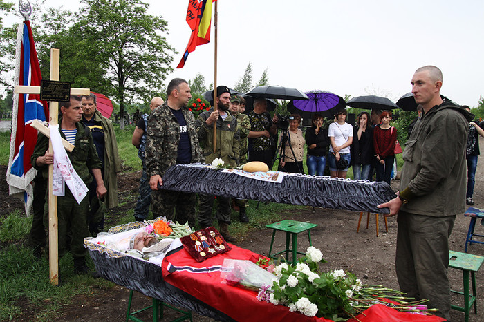 Во время похорон командира батальона &laquo;Призрак&raquo; Алексея Мозгового и его сослуживцев