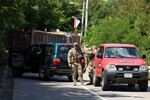 Американские войска, входящие в состав KFOR (международные силы под руководством НАТО, отвечающие за обеспечение стабильности в Косово) на заблокированной дороге в Жупче, Косово, 1 августа 2022 года.