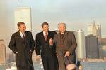 Вице-президент США Джордж Буш-старший, президент США Рональд Рейган и генсек ЦК КПСС Михаил Горбачев на острове Гавернорс-Айленд в Нью-Йоркской бухте, 1988 год