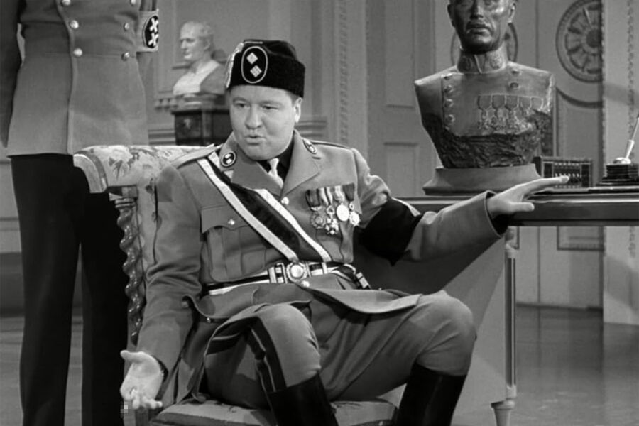 Кадр из фильма «Великий диктатор», 1940