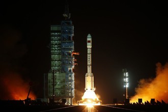 Запуск ракеты-носителя «Чанчжэн-2-ЭФ» с космическим кораблем «Тяньгун-1»