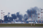 Дым около стоянки самолетов в аэропорту Внуково перед прибытием госсекретаря США Рекса Тиллерсона, 11 апреля 2017 года