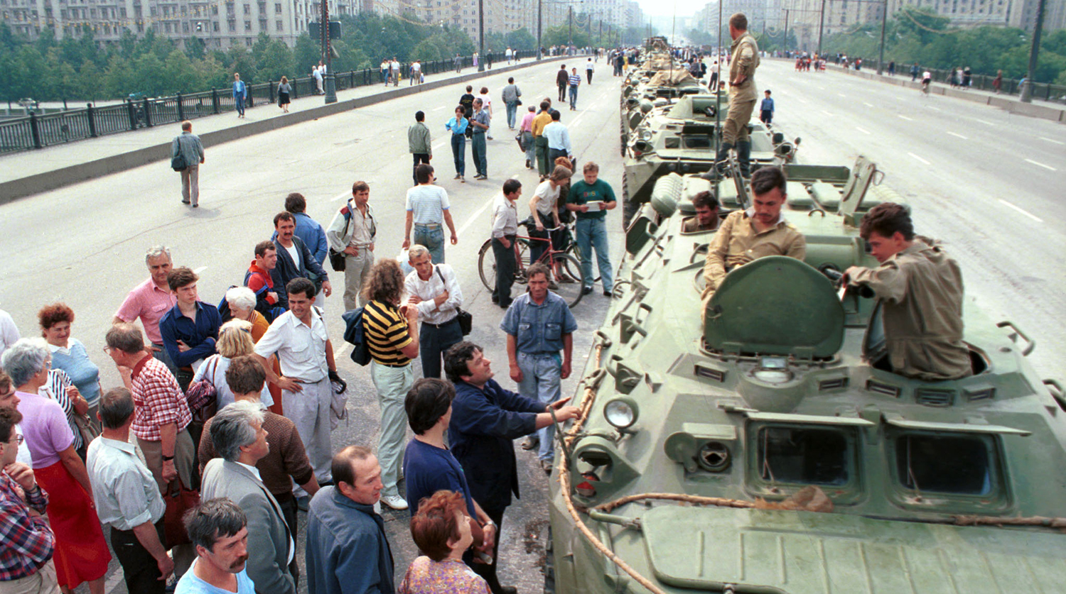 Событие в в фото и видео. Путч 1991 Ельцин. ГКЧП август 1991. Августовский путч 1991 Ельцин. Танки в Москве 1991 Ельцин.