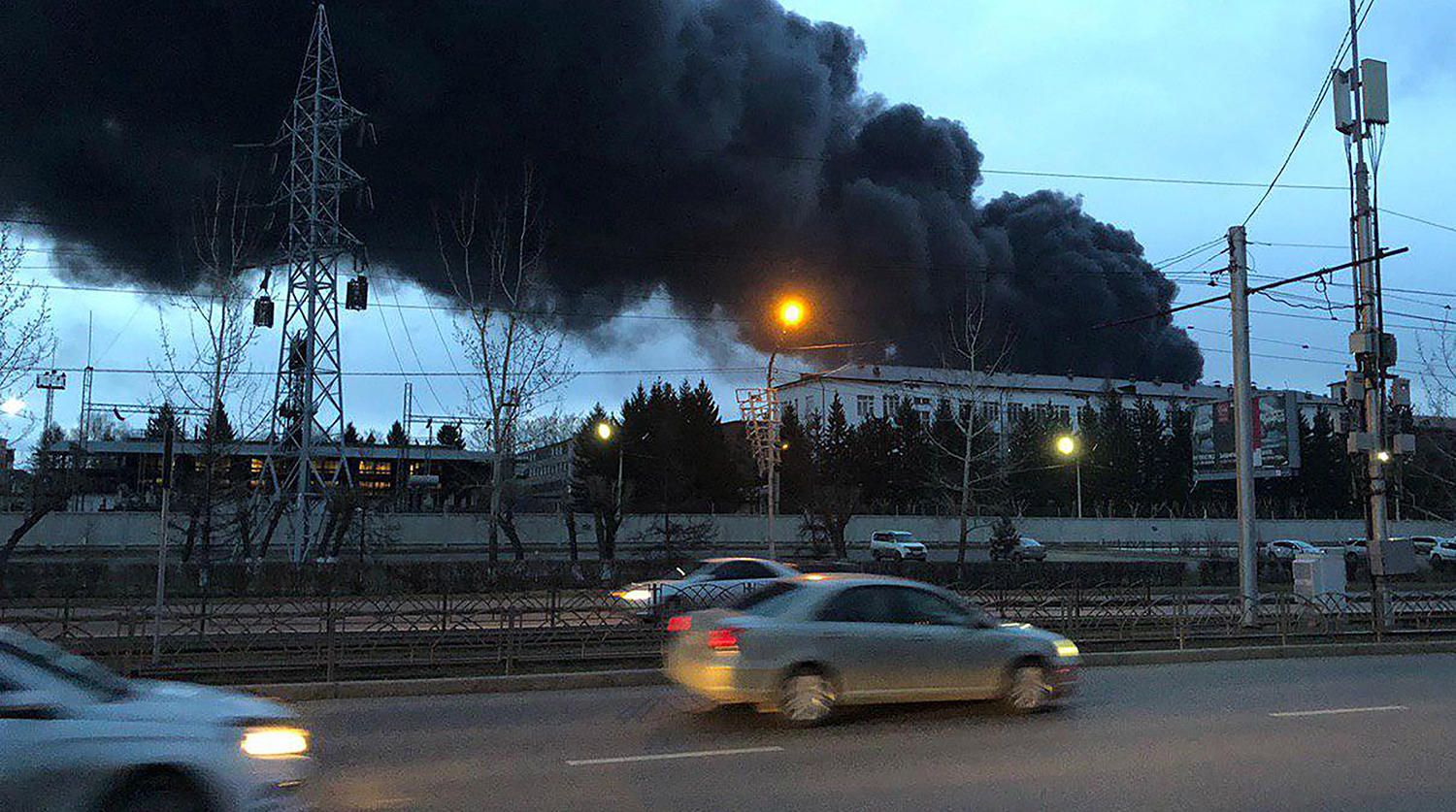 Во время пожара на заводе Красмаш в Красноярске, 26 апреля 2019 года