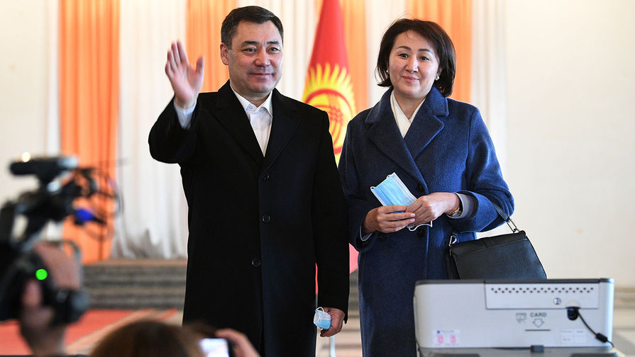 Кандидат в президенты Кыргызской Республики Садыр Жапаров с супругой Айгуль Жапаровой, 10 января 2021 года