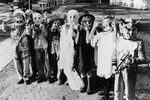 Дети во время Хэллоуина, США, 1966 год