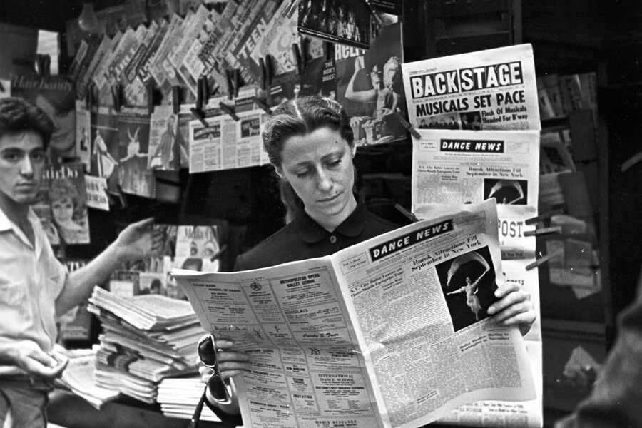 Гастроли Большого театра в&nbsp;Америке. Балерина Майя Плисецкая знакомится с&nbsp;газетными рецензиями в&nbsp;США, 1962&nbsp;год