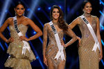 Финалистки конкурса «Мисс Вселенная». Второе место заняла «Мисс Гаити» Ракель Пелисье, третье — «Мисс Колумбия» Андреа Товар
