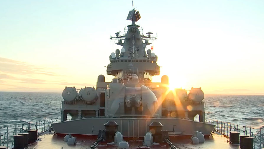Главком: ежедневно более 100 судов ВМФ России выполняют задачи в Мировом океане