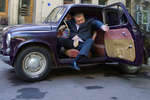 Владимир Жириновский выходит из автомобиля «Запорожец» ЗАЗ 965, 2010 год