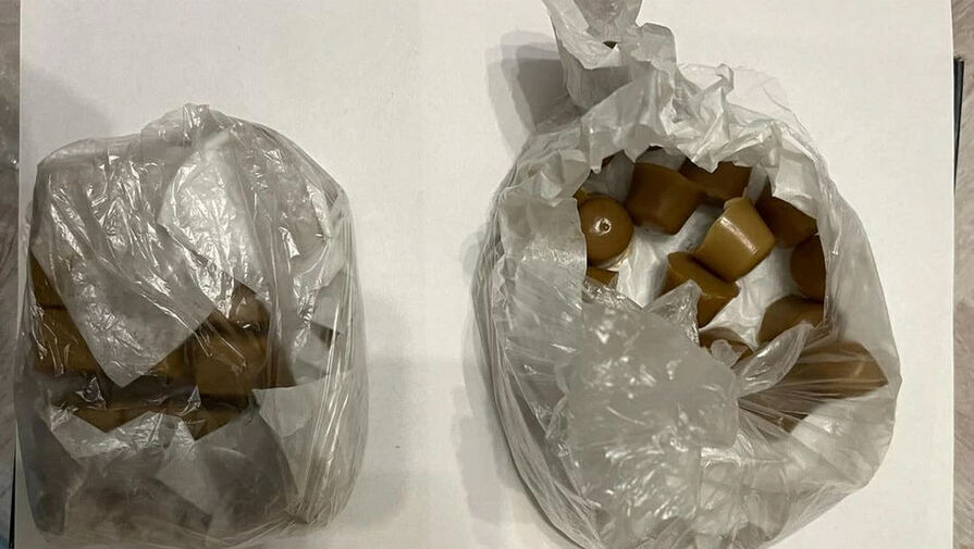 Двоих москвичей, маскировавших наркотики под конфеты, задержали полицейские