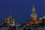 Вид на Московский Кремль с подсветкой перед началом экологической акции «Час Земли» в Москве