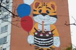 Еще одно поздравительное граффити, на&nbsp;этот раз это точно с&nbsp;тигренком Муром