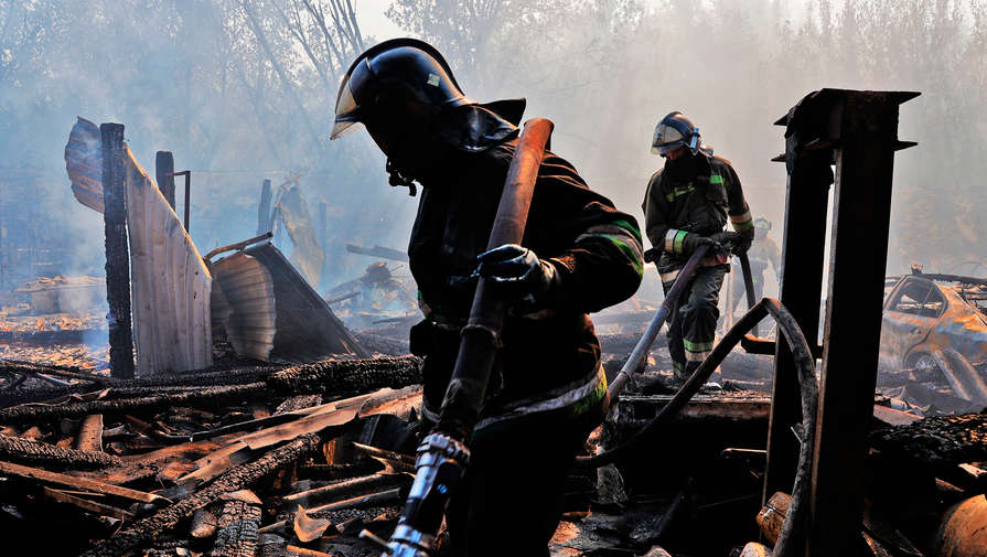 Мэр Донецка заявил, что в Киевском районе города загорелось здание вокзала после обстрела