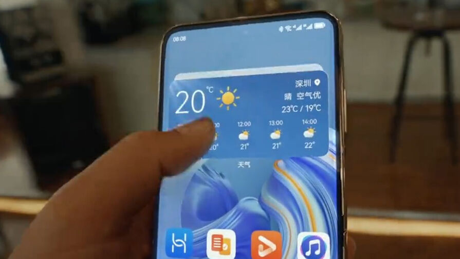 Huawei показал свой первый смартфон с камерой-невидимкой