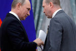Владимир Путин и Евгений Миронов на церемонии вручения государственных наград РФ в Кремле