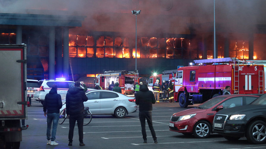 Во время пожара в&nbsp;гипермаркете &laquo;Лента&raquo; на&nbsp;Набережной Обводного канала в&nbsp;Санкт-Петербурге, 10 ноября 2018 года