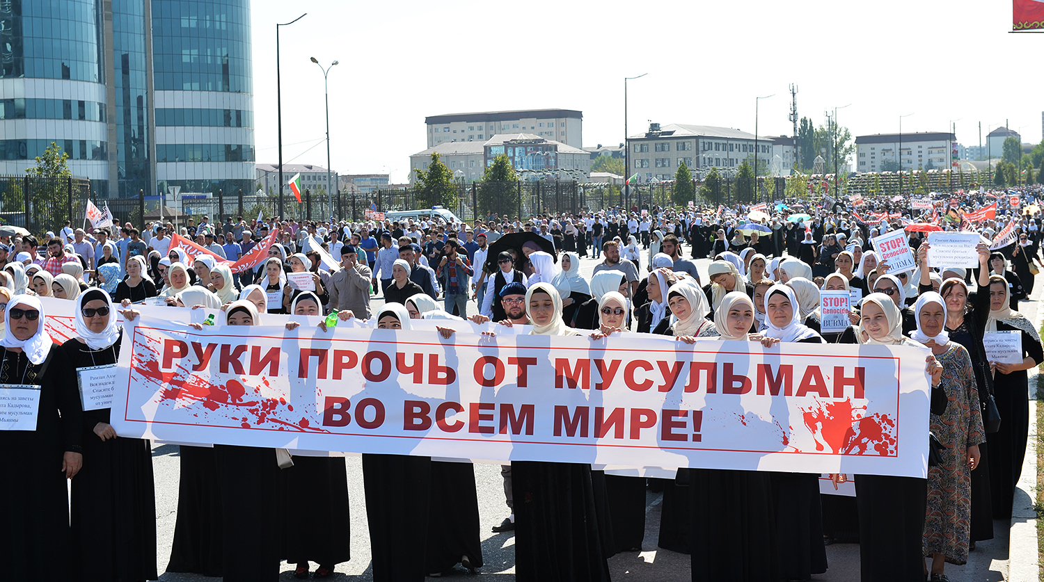 Во время митинга на площади Ахмата Кадырова в поддержку мусульман Мьянмы, 4 сентября 2017 года