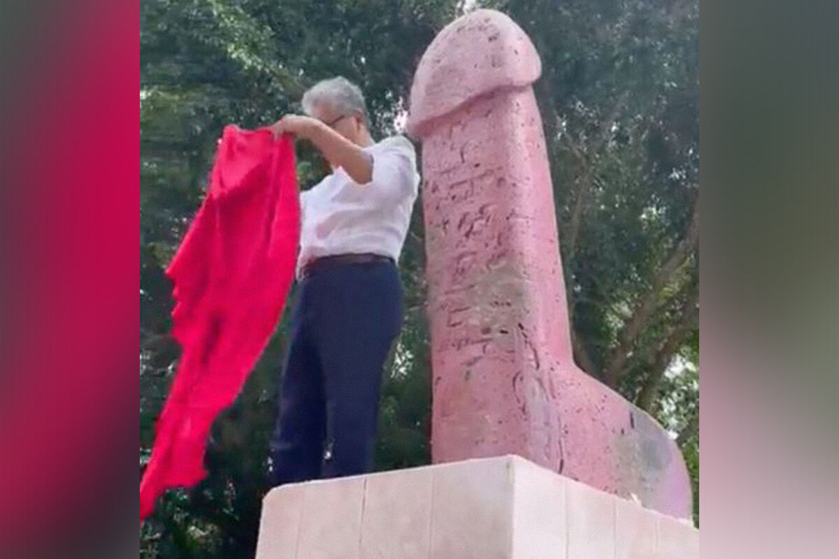 В Мексике семья установила на могиле бабушки статую гигантского пениса -  Газета.Ru | Новости