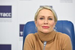 Екатерина Гордон во время пресс-конференции, посвященной актуальным вопросам качества школьного питания в российских образовательных учреждениях, 2022 год