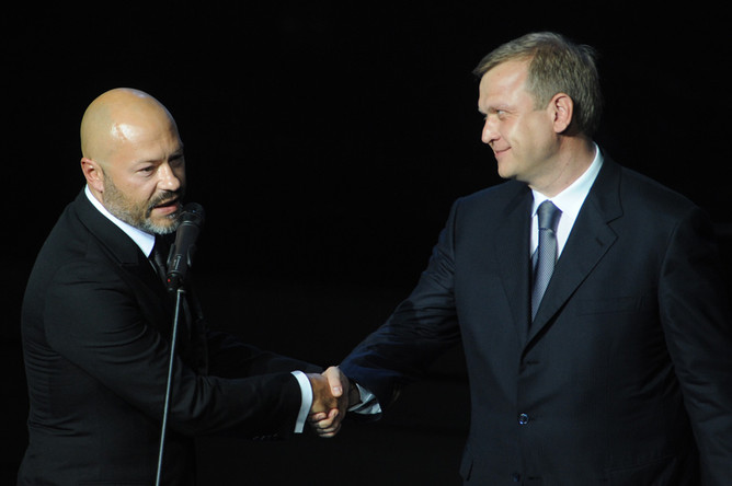 Сергей Капков получает премию «Человек года-2011» журнала GQ