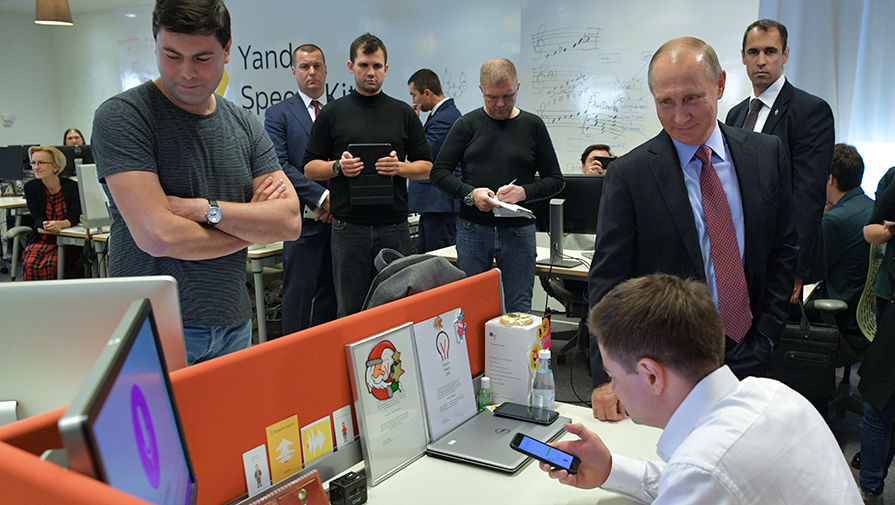 Владимир Путин во время посещения московского офиса компании &laquo;Яндекс&raquo;, 21&nbsp;сентября 2017&nbsp;года
