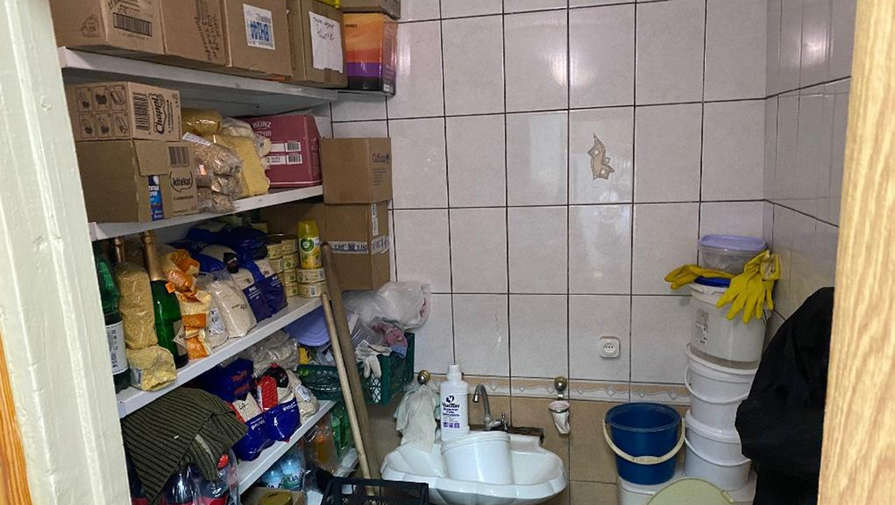 Владелец магазина в Челябинской области хранил крупы и пиво для продажи в туалете