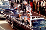 Джон и Жаклин Кеннеди за несколько секунд до выстрела, 22 ноября 1963 года
