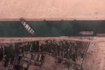 Спутниковый снимок Суэцкого канала, где на мель сел контейнеровоз Ever Given, 25 марта 2021 года