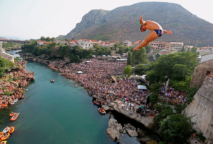 Соревнования Red Bull Cliff Diving по&nbsp;прыжкам в&nbsp;воду с&nbsp;высоты 27&nbsp;м в&nbsp;Мостаре