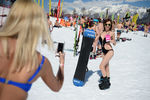 Участницы высокогорного карнавала BoogelWoogel на гонолыжном курорте «Роза Хутор» в Сочи
