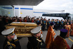 Торжественная встреча ковчега с мощами святителя Николая Чудотворца в московском аэропорту Внуково-3