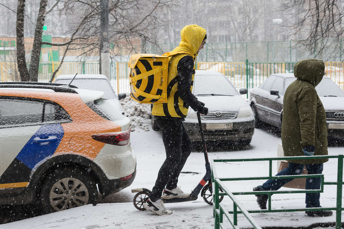 На заказы «Яндекс Еды» в Москве сегодня вышло на 12% больше курьеров -  Газета.Ru | Новости