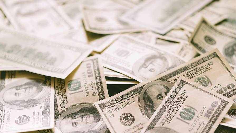 Аналитик объяснил, могут ли США обнулить все доллары в России