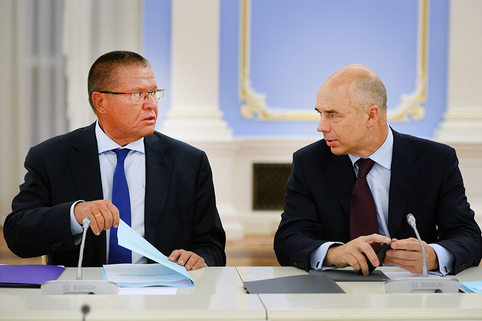 Министр экономического развития РФ Алексей Улюкаев и министр финансов РФ Антон Силуанов