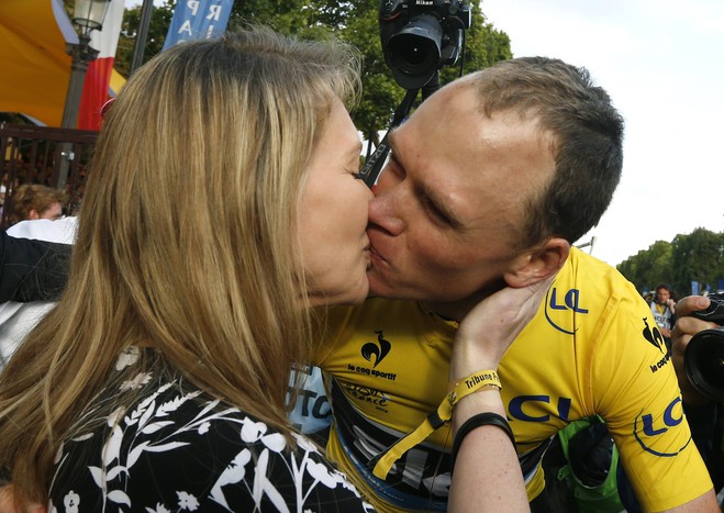 Победитель «Тур де Франс &mdash; 2015» Кристофер Фрум с&nbsp;женой Мишель
