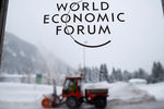 Уборка снега в Давосе накануне начала Международного экономического форума, 21 января 2018 года