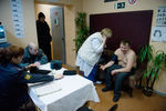 Осмотр доставленного пациента в медицинском вытрезвителе химкинского УВД Московской области, 2009 год