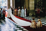 Принц Чарльз и Принцесса Диана покидают собор Святого Павла после церемонии, 29 июля 1981 года