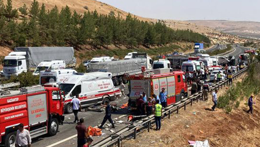 В результате ДТП в Турции погибли 16 человек, более 20 пострадали