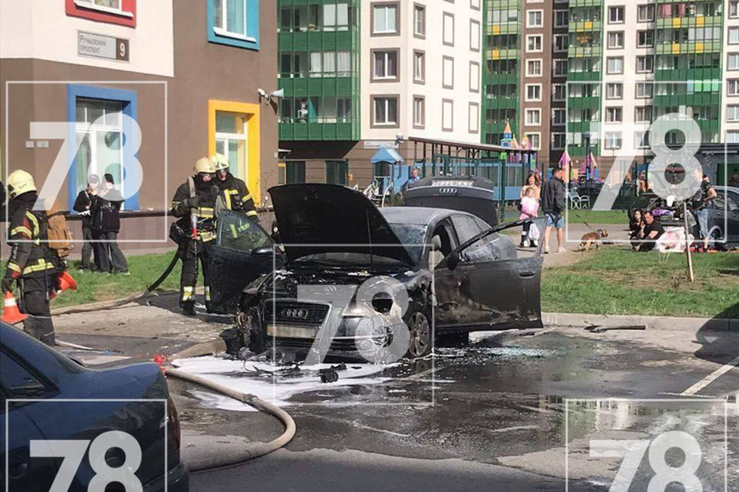 В Санкт-Петербурге взорвался и загорелся автомобиль Audi - Газета.Ru |  Новости