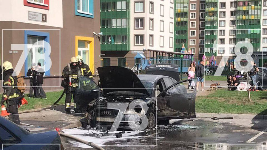 В Санкт-Петербурге взорвался и загорелся автомобиль Audi
