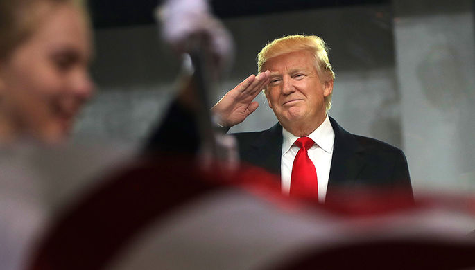Президент США Дональд Трамп на параде после инаугурации в Вашингтоне, 20 января 2017 года