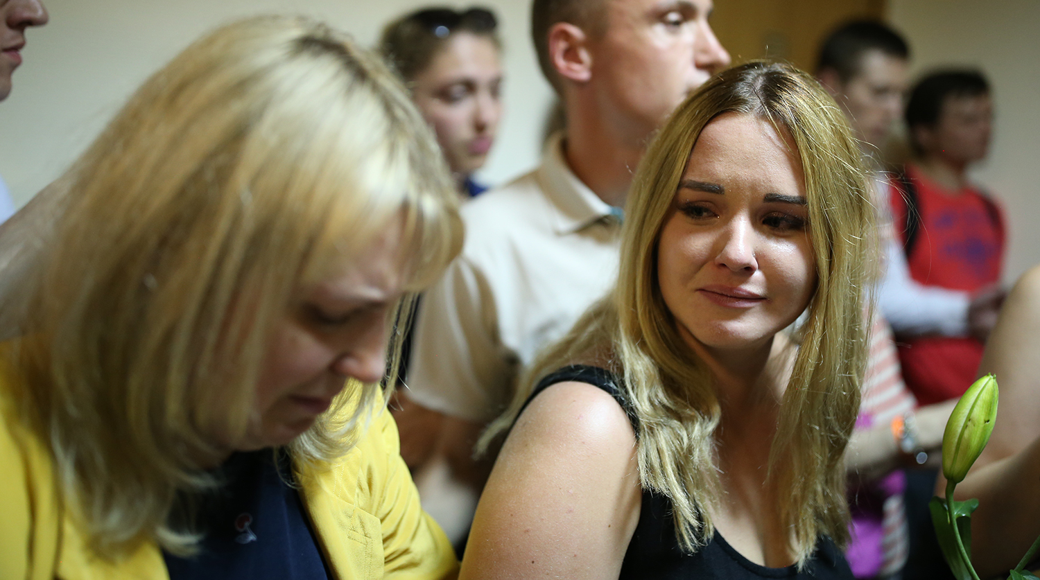 Мама Анны Павликовой (слева) в Дорогомиловском суде Москвы, 9 августа 2018 года