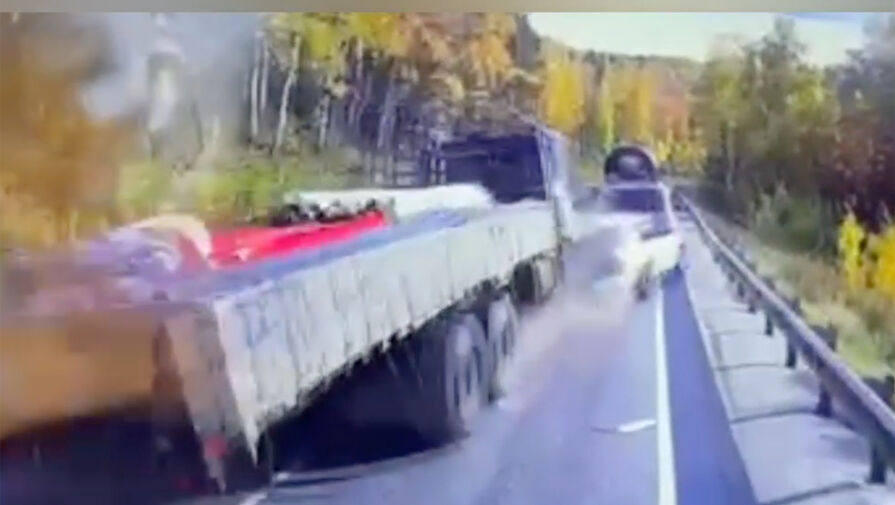 В Иркутской области водитель грузовика устроил массовую аварию с участием 8 автомобилей